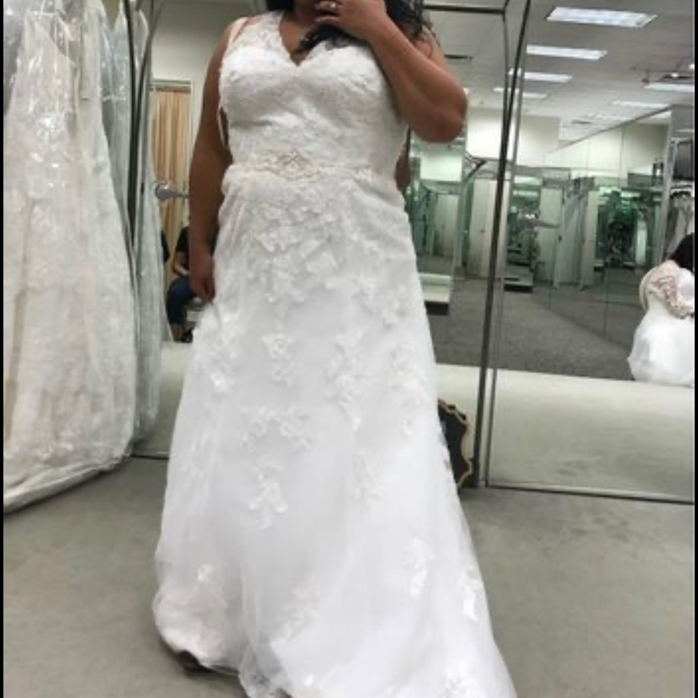 Jewel by David’s Bridal Wedding dress (18W) accepting reasonable offers